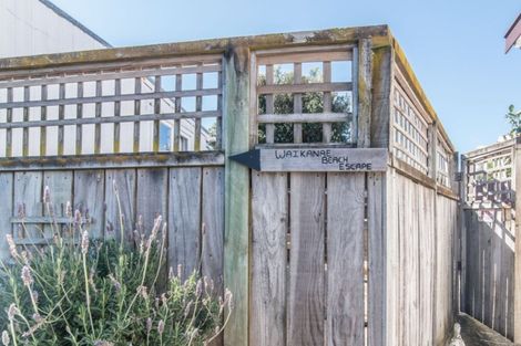 Photo of property in 3 Freyberg Crescent, Waikanae Beach, Waikanae, 5036