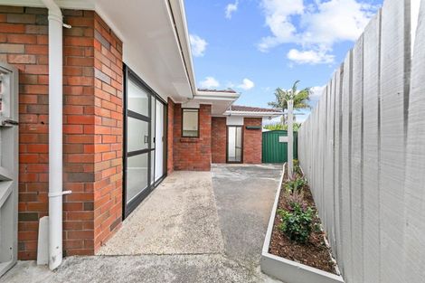 Photo of property in 1/5 Annette Avenue, Te Atatu South, Auckland, 0610