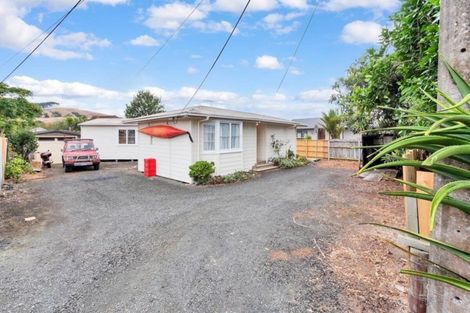 Photo of property in 52 Awaroa Road, Helensville, 0800