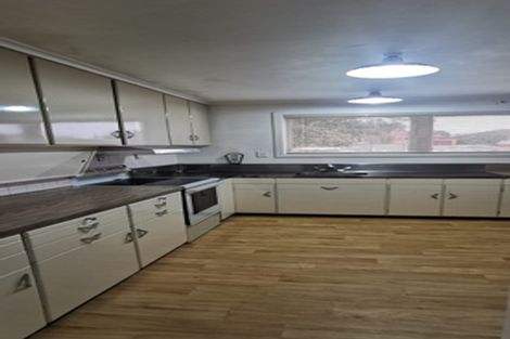 Photo of property in 32 Woodford Avenue, Henderson, Auckland, 0610