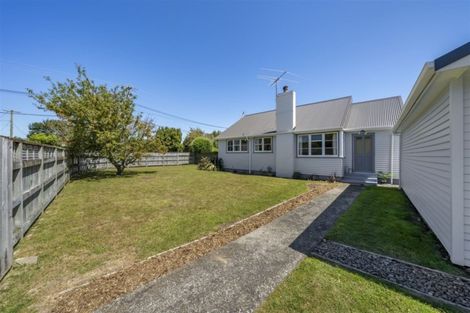 Photo of property in 2 Robertson Street, Elderslea, Upper Hutt, 5018
