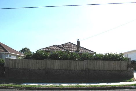 Photo of property in 13 Tiki Street, New Lynn, Auckland, 0600