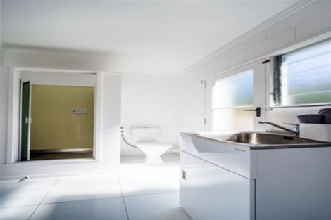 Photo of property in 2/50 Seaview Road, Castor Bay, Auckland, 0620