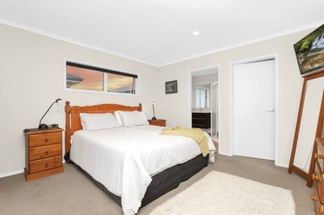 Photo of property in 12 Lombardia Way, Karaka, Papakura, 2113