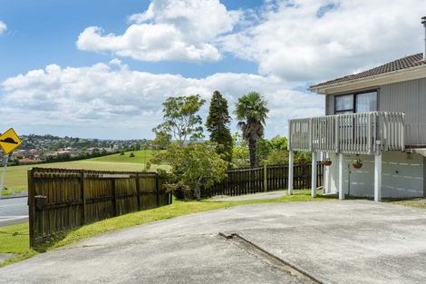 Photo of property in 28 Beauchamp Drive, Massey, Auckland, 0614