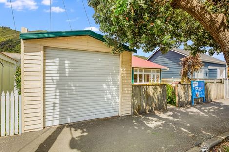 Photo of property in 23 Tuatoru Street, Eastbourne, Lower Hutt, 5013