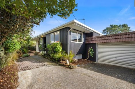 Photo of property in 2/5 Hanlon Crescent, Narrow Neck, Auckland, 0624