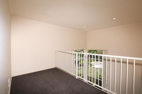 Photo of property in 74 George Deane Place, Greenhithe, Auckland, 0632