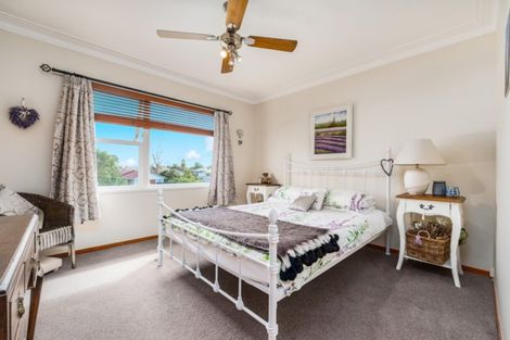 Photo of property in 21 Robert Burke Place, Henderson, Auckland, 0612