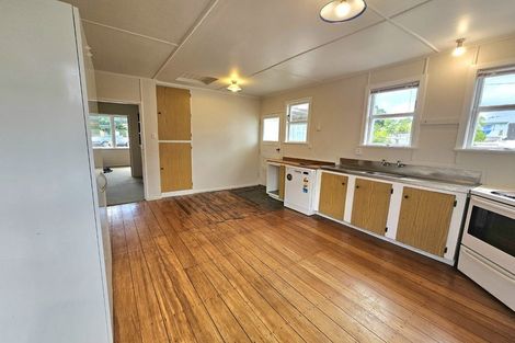 Photo of property in 22 Clinton Street, Fitzroy, New Plymouth, 4312