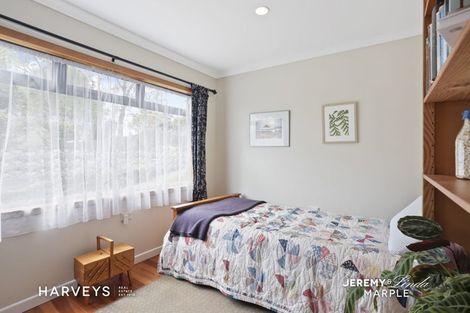 Photo of property in 17 West Lynn Road, Titirangi, Auckland, 0604