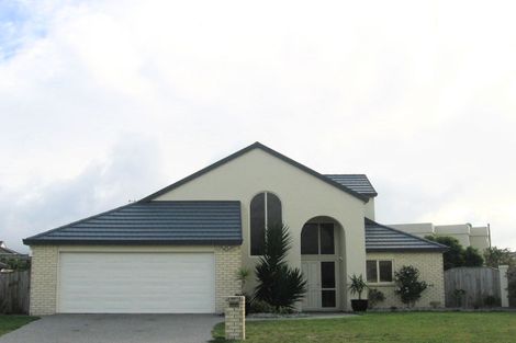 Photo of property in 8 San Priamo Place, Paraparaumu Beach, Paraparaumu, 5032