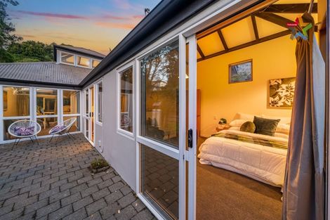 Photo of property in 2/196 Dowse Drive, Maungaraki, Lower Hutt, 5010