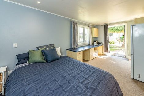 Photo of property in 17 Tarata Street, Saint Johns Hill, Whanganui, 4501