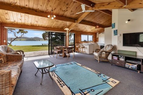 Photo of property in 121 Ohawini Road, Oakura, Hikurangi, 0184