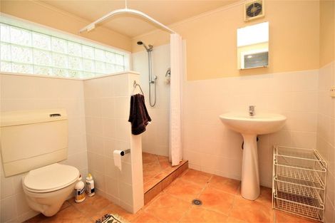 Photo of property in 35 South Lynn Road, Titirangi, Auckland, 0604