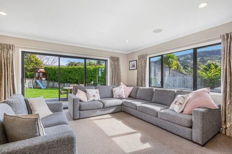 Photo of property in 19b Lyndhurst Road, Tawa, Wellington, 5028