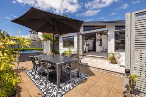 Photo of property in 32 Karewa Parade, Papamoa Beach, Papamoa, 3118