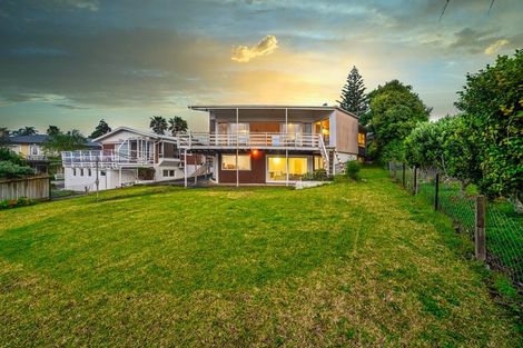 Photo of property in 105 Bradbury Road, Botany Downs, Auckland, 2010