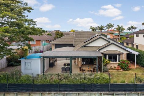 Photo of property in 15 Glenross Drive, Wattle Downs, Auckland, 2103