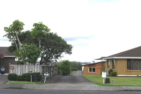 Photo of property in 10 Luckens Road, West Harbour, Auckland, 0618