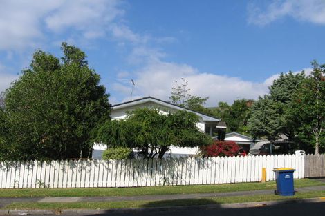Photo of property in 20 King Richard Place, Browns Bay, Auckland, 0630