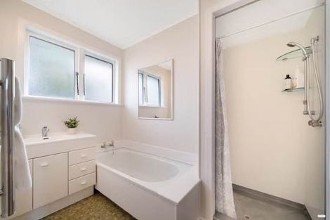 Photo of property in 34 Coniston Avenue, Te Atatu South, Auckland, 0610