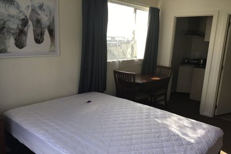 Photo of property in 8c Schnapper Rock Road, Schnapper Rock, Auckland, 0632