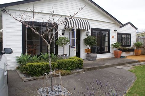 Photo of property in 27 Rauparaha Street, Waikanae Beach, Waikanae, 5036