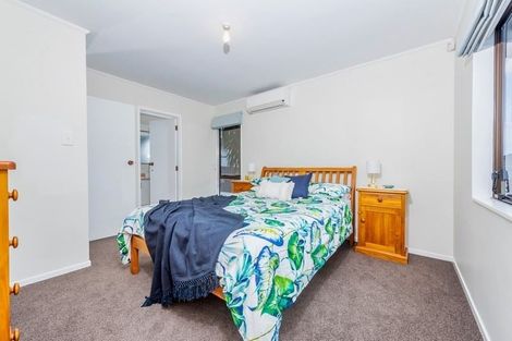 Photo of property in 194 Waitemata Drive, Ranui, Auckland, 0612