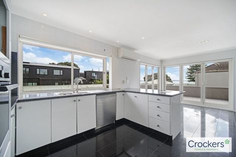 Photo of property in 2/21 The Esplanade, Eastern Beach, Auckland, 2012