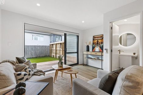 Photo of property in 4/21 Divich Avenue, Te Atatu South, Auckland, 0610