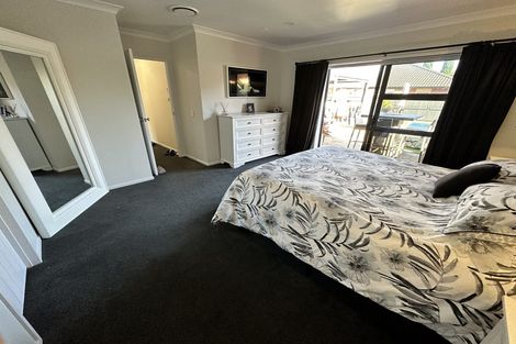 Photo of property in 18 Parkhaven Drive, Rosehill, Papakura, 2113