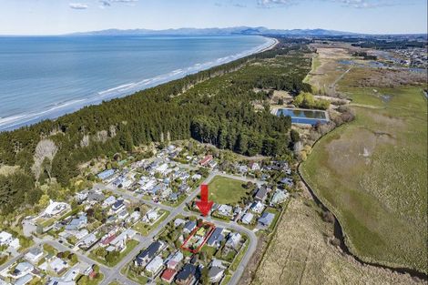 Photo of property in 20 Broadway Avenue, Waikuku Beach, 7473