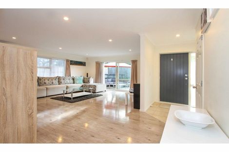 Photo of property in 40 Roberts Road, Glenfield, Auckland, 0629