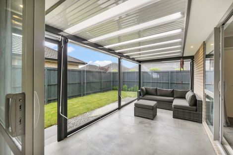 Photo of property in 28 Shillingford Boulevard, Rolleston, 7615