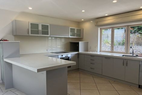 Photo of property in 27 Downsview Road, Pakuranga Heights, Auckland, 2010