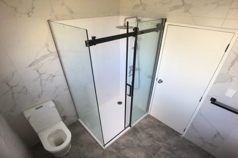 Photo of property in 3/270 Wairau Road, Glenfield, Auckland, 0627