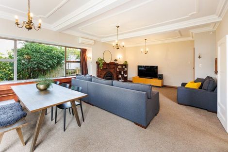 Photo of property in 11 Elmira Avenue, Hokowhitu, Palmerston North, 4410
