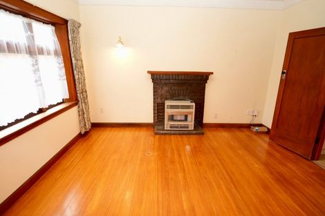 Photo of property in 28 Rangitane Street, Palmerston North, 4414