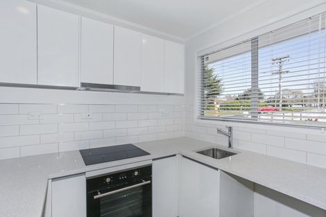 Photo of property in 30a Birdwood Road, Swanson, Auckland, 0612