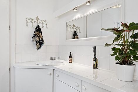 Photo of property in 1/58 Ngataringa Road, Devonport, Auckland, 0624