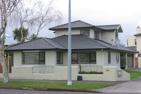 Photo of property in 18 Winston Avenue, Hokowhitu, Palmerston North, 4410