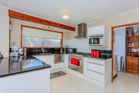 Photo of property in 2/38 Akoranga Drive, Northcote, Auckland, 0627