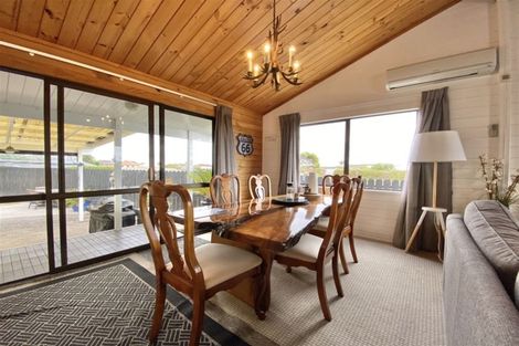 Photo of property in 91 Wiseley Road, West Harbour, Auckland, 0618