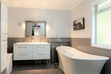 Photo of property in 7 Finlay Grove, Waikawa, Picton, 7220