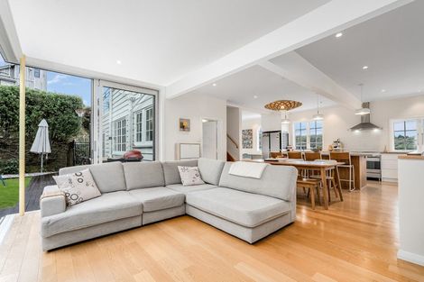 Photo of property in 32 Mccoll Street, Vogeltown, Wellington, 6021