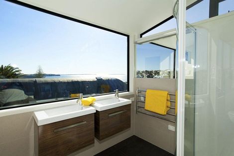 Photo of property in 35a Rothesay Bay Road, Rothesay Bay, Auckland, 0630