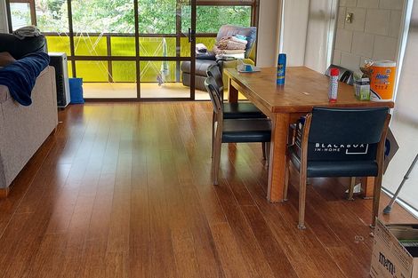 Photo of property in 2/90 Browns Bay Road, Rothesay Bay, Auckland, 0630