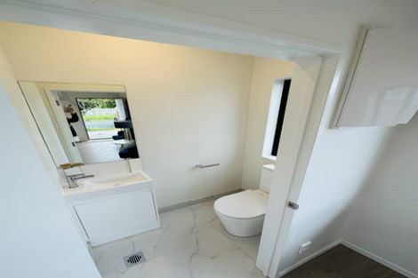 Photo of property in 4d Flaunty Place, West Harbour, Auckland, 0618
